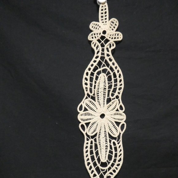 Floral crochet lace doily - Picture 5 of 6